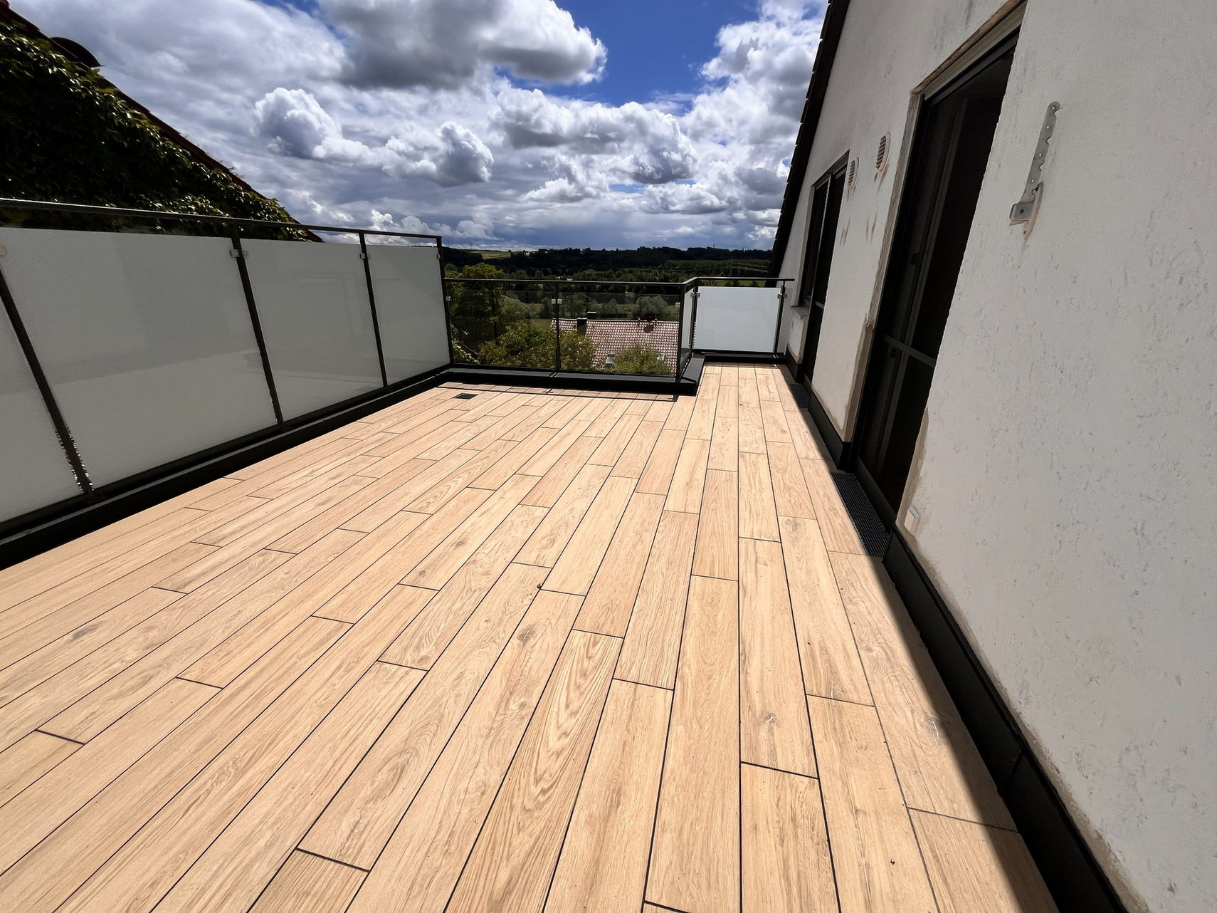 Neue Dachterrasse mit maßgefertigtem Fliesenbelag