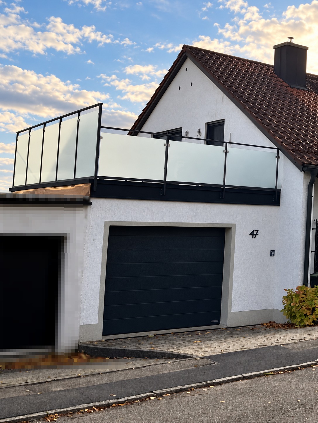 Hausseite mit Dachterrasse in Haag an der Amper